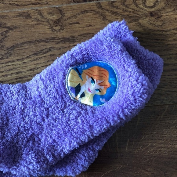Disney Frozen Anne purple fuzzy socks - Picture 2 of 2